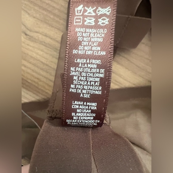 SKIMS Naked Underwire Plunge Bra Size 38C Smokey Quartz BR-UWR-0090 Balconette - Picture 4 of 10